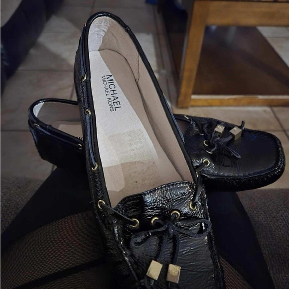 Michael Kors Black Patent Leather Flats with Bow Detail - Picture 1 of 2